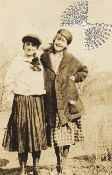 two-happy-girls-in-1918.jpg