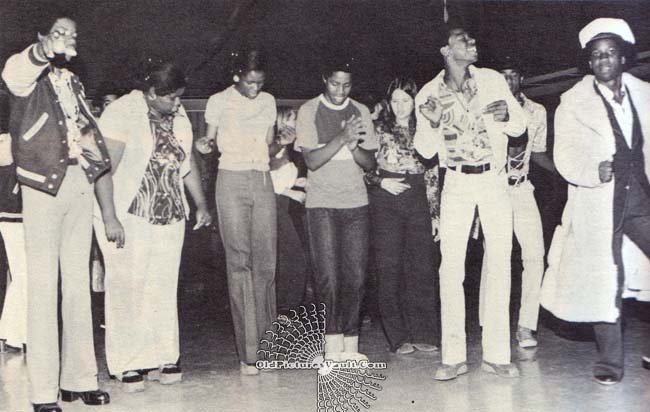 el-cajon-hs-vaquero-1976-dancing.jpg