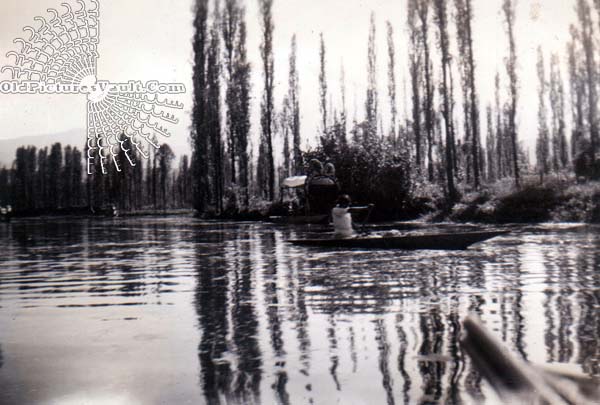 canoe-old-photo.jpg