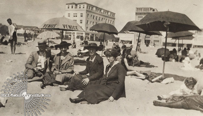 fully-clothed-venice-beach-1930s.jpg