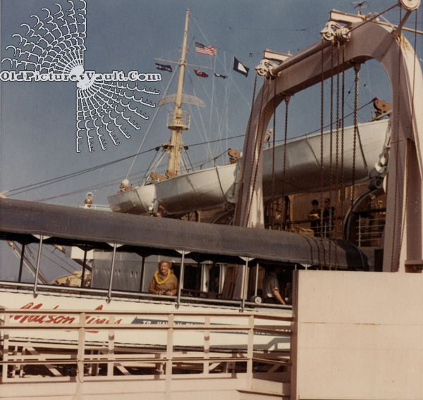 lurline-gangplank-matson-pier-LA-october-1966.jpg