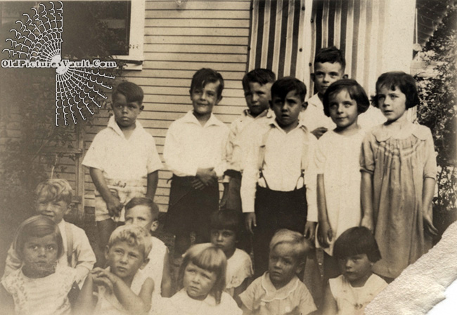 classmates-in-the-1920s.jpg