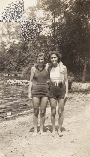 ruth-healey-adelaide-school-friends-a-t the-lake-1936.jpg