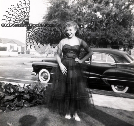 beautiful-lady-in-lovely-dress-october-1952.jpg