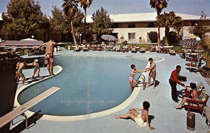 hotel-stardust-vintage-postcard.jpg