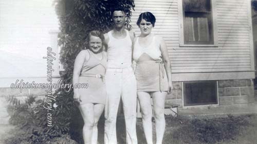 man-between-two-women-in-bathing-suits.jpg