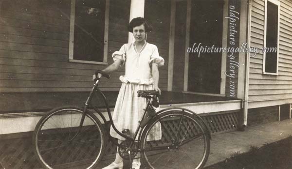 dorothy-and-her-bicycle-august-1924.jpg
