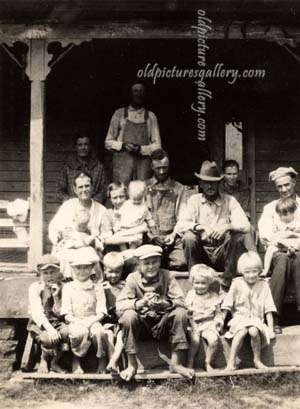 group-shot-of-the-family-on-the-porch-1937.jpg