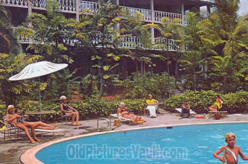 Islander Inn, Kailua Kona, Hawaii - Vintage Postcard